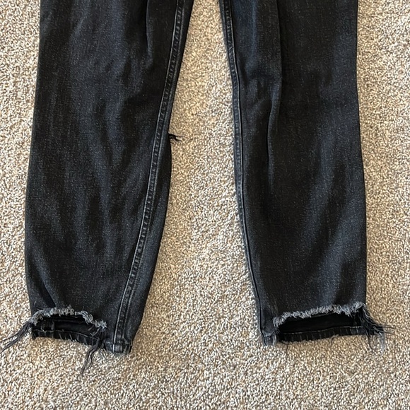 Women’s Black Abercrombie Mom Jeans. Size 28 - Picture 3 of 8